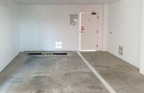 Large Balcony and Water Views Indian Shores Condo! - Foto 34