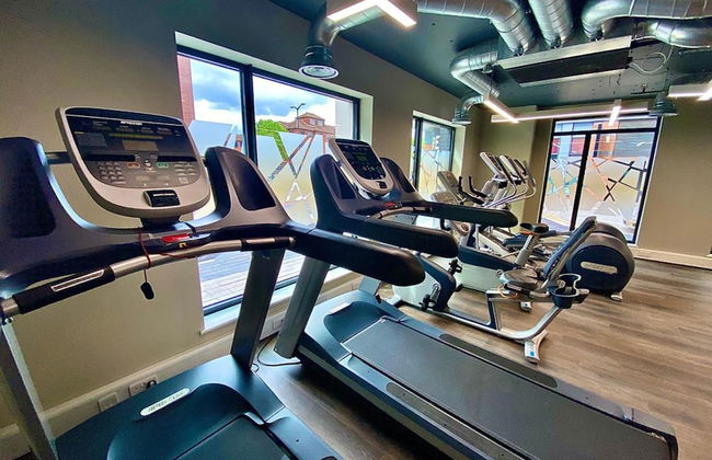 Stylish 2 Bed 2 Bath Apt in BMH City Centre - Photo 18