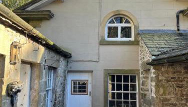 Sherlock Holmes Historic House - Photo 2