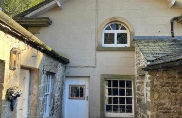 Sherlock Holmes Historic House - Photo 2