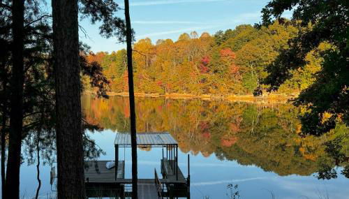 Lakefront Home with Private Boat Dock on Lake Lanier - Foto 3