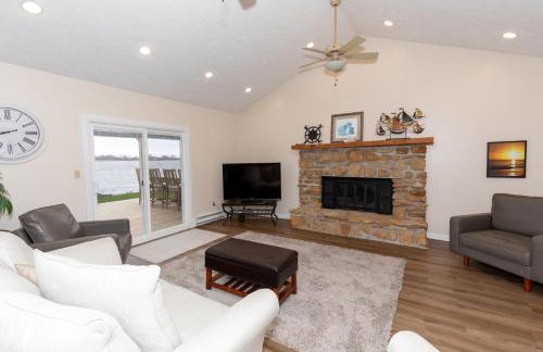 4 Bedroom Lakefront Home with Private Beach on Cedar Point Chaussee - Photo 34