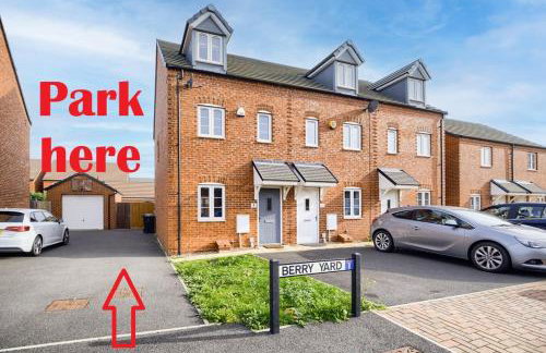 3 BedRoom house, Sleeps 6 with Full Kitchen, Garden and Free Parking - FREE Wi-Fi near Milton Keynes Bowl - Foto 41