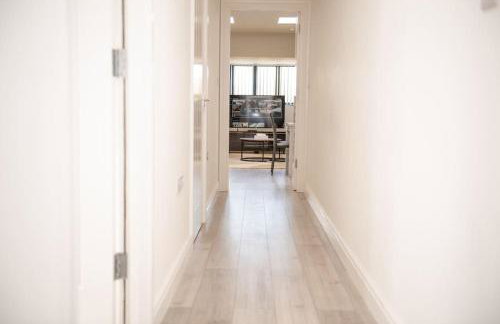 Orchid Lodge - Two Bed Generous Flat - Parking, Netflix, WIFI - Close to Blenheim Palace & Oxford - F4 - Photo 24