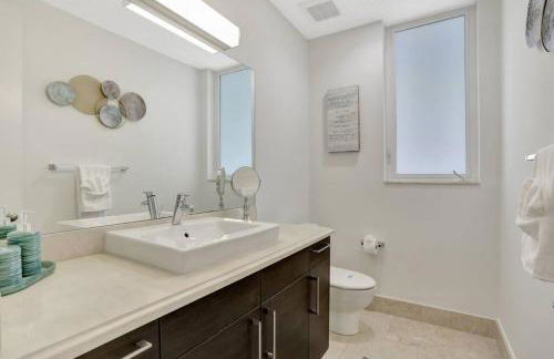 Coastal Condo Deerfield Beach Retreat 3 bed 2 bath - Photo 42
