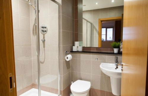 Weekly & Monthly stays in Penthouse for Contractors or Leisure Single or Superking beds available - Foto 26