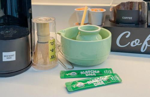 City Skyline Views & Rooftop Pool at District 225 - Foto 6