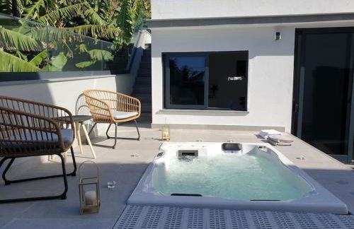 Sunset Avenue for couple w/ jacuzzi spa hot water - Foto 1