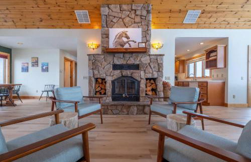 Mountain View Home w/Hot Tub - Close to Downtown! - Foto 3