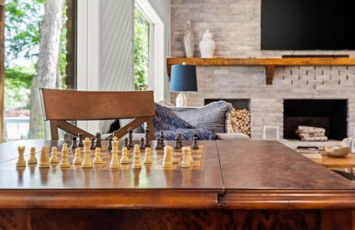 5BR 3.5BA Waterfront Boat, Dock and Kayaks, Lake McQueeney by Austin Vacay - Foto 7