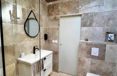 Le Donjon de Lily - Cœur de La Cité Médiévale - Foto 11