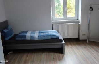 Große Monteurwohnung bei Würzburg bis 6 Personen mit eigenen gratis Parklätzen und Grill und WLAN 3x Schlafzimmer - nur Einzelbetten - Foto 3