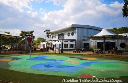 Elite Retreats 4U Lakeside Hot Tub Log Cabin with the fishing peg at Tattershall Lakes Park - Foto 58