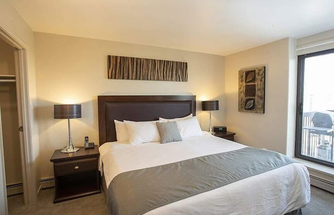 Obasa Suites @ The Hallmark - Photo 3