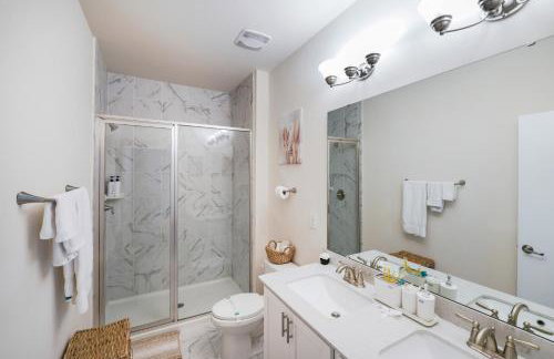 Stylish 3BR Home in CLT, Close to Downtown, Airport, WFH & Parking & Family Friendly & Business Ready - Foto 7