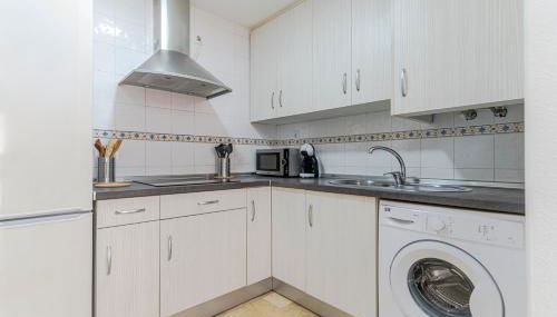 RentitSpain - Motril - Apto Falucho Varadero Relax, Mar y Comodidad - Foto 5, stove