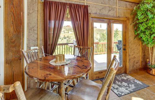 Fish Haven Cabin with Game Room, Views and Deck! - Foto 7
