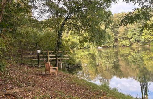 Vintage Lovers` Cabin with Jacuzzi & Lake Access - Foto 40