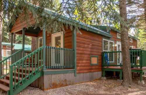 The Bear Den Cabin #12 at Blue Spruce RV Park & Cabins - Foto 2