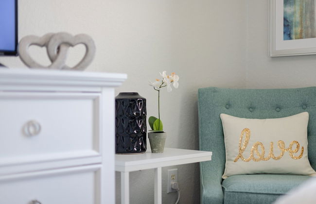 Condo w/ Prime View of Lake, Pool & Fireworks! - Foto 13