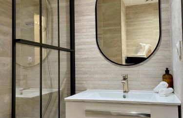 Studio Le Central 350 m de Gare Lyon Part-Dieu, Navette Stade et Arena ,Eurexpo Aéroport- Bus Direct Centre Ville - Photo 1