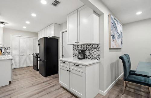 Cozy 5BR Home Sleeps 12 Near Downtown Austin and Tesla - Foto 27