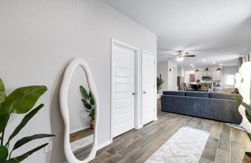 Stylish Hot Tub Retreat BBQ Yard Games WiFi Pets - Foto 10