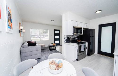 Close to the Action, Peaceful When You Return - Foto 4