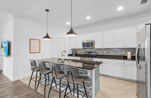 Enchanting 3 Bedroom Home Waterfront Pool and Spa - Foto 17