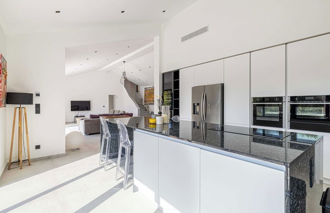 Modern Villa With Heated Pool and Garden - Foto 12