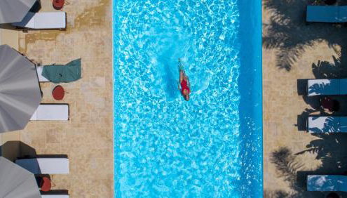 Résidence Omigna, Spacious Luxury Apartments, sea view, pool, gym, calm, free private parking, free electric vehicle charging, Cargese, Corse du Sud - Foto 4, sunbed