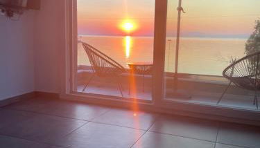 Seafront Apartment - Photo 3