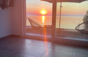 Seafront Apartment - Photo 3