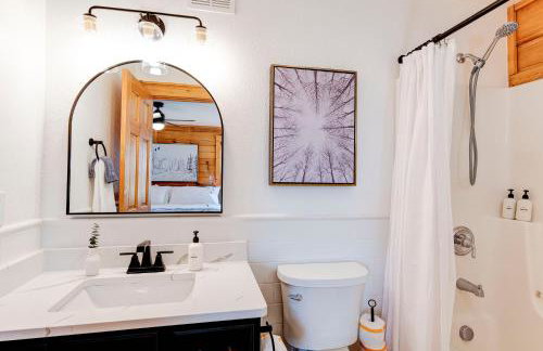 Whiskey Hills - Newly Remodeled Luxury Cabin with Hot Tub, Incredible Views close to Asheville, walk to Hatley Pointe & Ski! - Foto 33