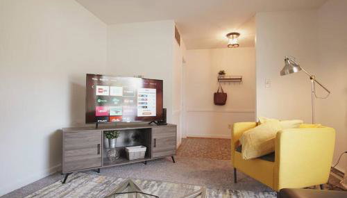 Spacious family friendly home with game room by UNC Charlotte - Foto 2