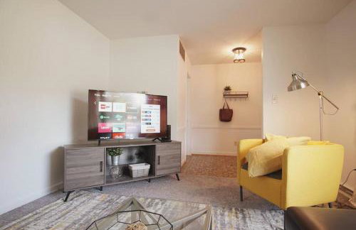 Spacious family friendly home with game room by UNC Charlotte - Foto 2