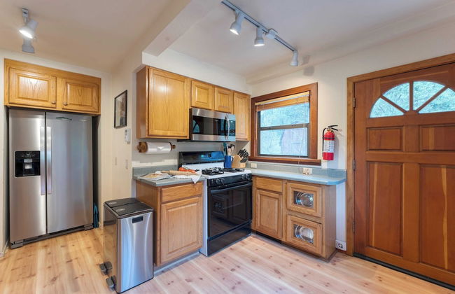 Riversong Lodge by Avantstay Sauna + Hot Tub On The Truckee River - Photo 11