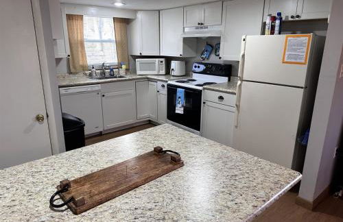 The Perch - Riverfront, Starlinks WiFi & Hot Tub - Photo 6