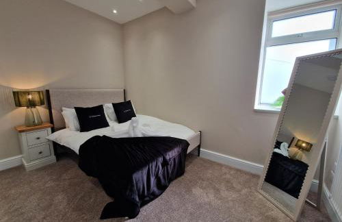 Stylish and Modern 7 Bedroom house near Brecon Beacons - Photo 24