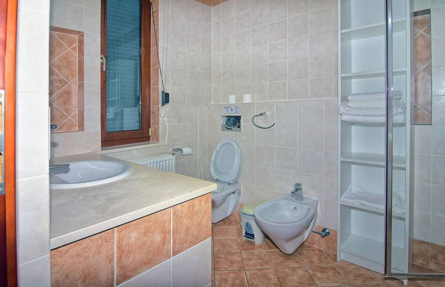 Incredible Large Villa In Paphos Sleeps 14 Children Pool, Jacuzzi, Huge Garden - Foto 26