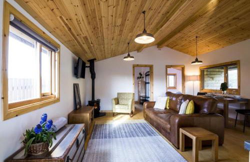 Fern Lodge - 2 Bedroom Log Cabin - Saint Florence - Tenby - Photo 42