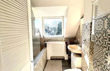 Duisburg FeelHome, Flughafen nah,2-Schlafzimmer, Badewanne, Zentral, WiFi, Top Floor - Foto 3