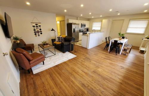 South Side Chic 3Br 1Ba 10mn to McConnell Spirit - Photo 2