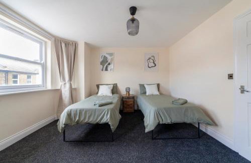 Arte Stays Serviced Houses Stratford - 3 Bedrooms 2 Bathrooms Houses London, Stratford, Maryland, Free Parking, Garden, Weekly or Monthly Stays - up to 8 guests - Foto 50