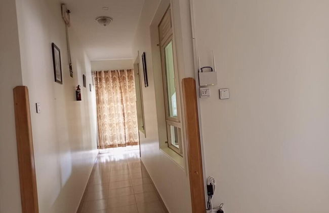 Captivating 3-bed Villa - Photo 27