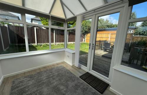Stunning Open Plan 3 Bed House - Driveway & Garden - Foto 6