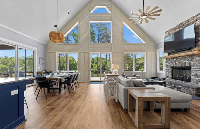 Black Bear & Blue Heron by Avantstay 2 Lakefront Homes, Sleeps 43 Pool, Dock, Theater - Foto 14