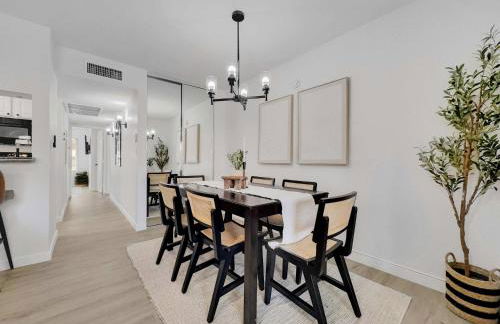 Luxe 2BR Condo Next to Pool Trails & Mountain - Foto 13