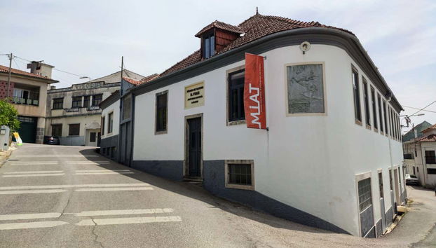 O museu está localizado em uma antiga fábrica têxtil