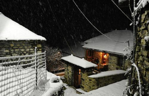 The Mountain House -mountain getaway - Photo 37